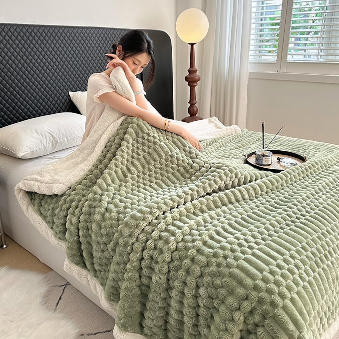UKELER Sherpa Bed Blanket 80 × 90 inch, Ultra Soft Queen Size Throw Blanket for All Season, 470 GSM Cozy Plush Striped Fleece Blankets for Bedroom Living Room Dorm Hostel Sofa Camping, Green