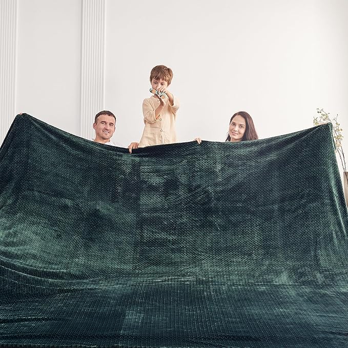 Oversized King Fleece Blanket 120x138 Inches, Seamless Soft Cozy 3D Jacquard Flannel Blanket 10'x11.5' Extra Large for Bed, Sofa, Couch, Travel & Camping, California King Throw, Forest Green Leaf