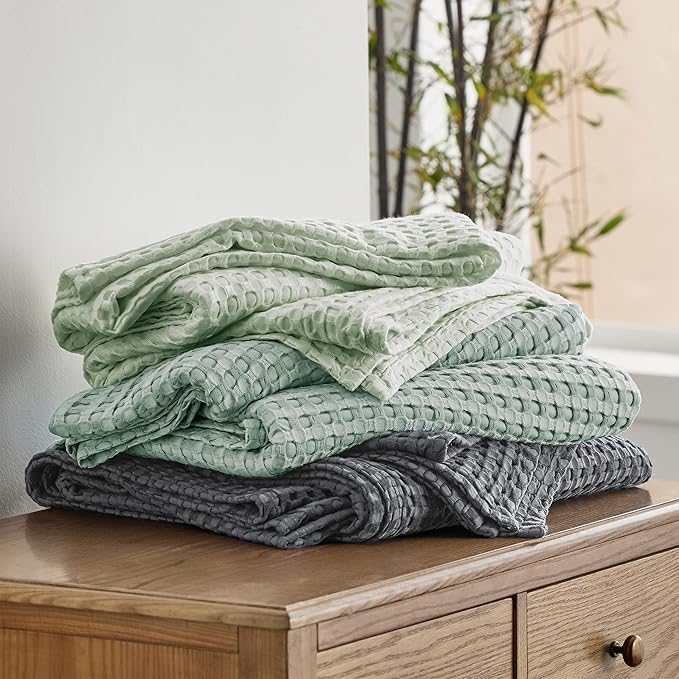 Bedsure Cooling Cotton Waffle Full Size Blanket - Lightweight Breathable Blanket of Rayon Derived from Bamboo for Hot Sleepers, Luxury Throws for Bed, Couch and Sofa, Dark Grey, 80x90 Inches