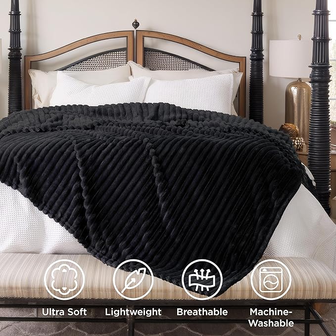 Bedsure King Size Blanket for Bed - GentleSoft Cozy Soft Blankets for Women, Cute Large Fleece Throws for Girls, Black, 108x90 Inches