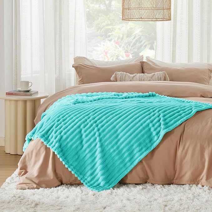 Bedsure Blue Twin XL Blanket for Bed - GentleSoft Cozy Soft Blankets for Women, Cute Small Fleece Throws for Girls, Birthday Gifts for Women, Mothers Day Decor Gifts for Mom, Blue Fog, 66x90 Inches