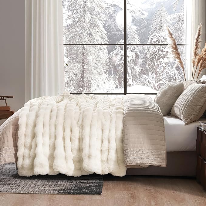 Amélie Home Faux Fur King Size Blanket, Fuzzy Soft Plush Thick Bubble Blanket for Bed Sofa Bedroom Living Room, 108 x 90 Inches, Cream White
