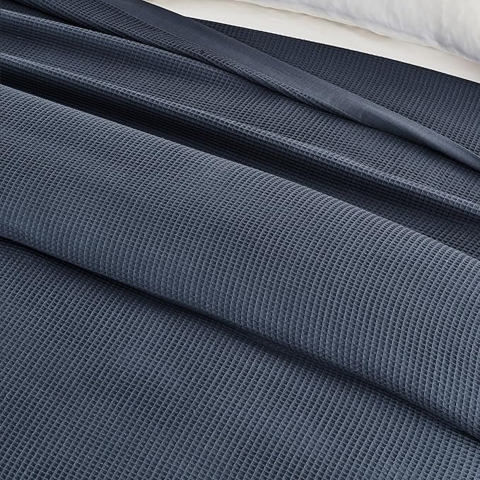 Great Bay Home 100% Cotton Blanket for Twin Size Bed | Lightweight and Breathable Waffle Weave Blankets for Summer & Spring | Versatile, Layering Navy Bed Blanket, Ocean Blue, 90x66 inches