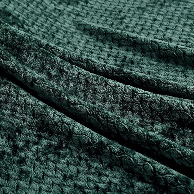Oversized King Fleece Blanket 120x138 Inches, Seamless Soft Cozy 3D Jacquard Flannel Blanket 10'x11.5' Extra Large for Bed, Sofa, Couch, Travel & Camping, California King Throw, Forest Green Leaf