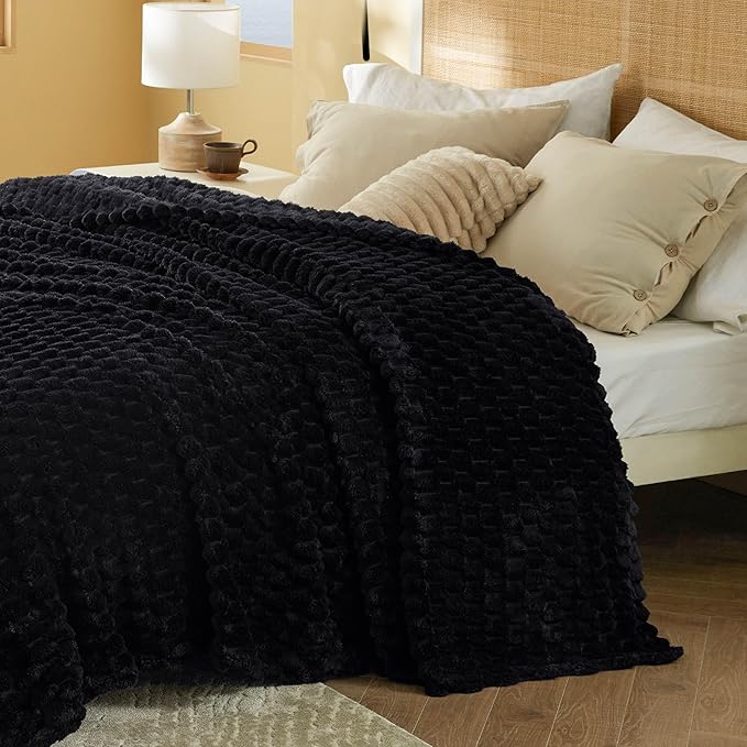 Bedsure King Size Blanket for Bed - Super Soft, Cozy Blankets for Women, Cute Large Fleece Gifts for Girls, Black, 108x90 Inches
