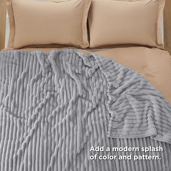 Bedsure Full Size Blanket for Bed - GentleSoft Cozy Soft Blankets for Womenn, Cute Large Fleece Throws for Girls, Light Grey, 84x90 Inches
