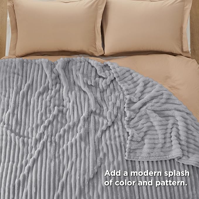 Bedsure California King Size Blanket for Bed - GentleSoft Cozy Soft Blankets for Women, Cute Large Throws for Girls, Light Grey, 102x96 Inches