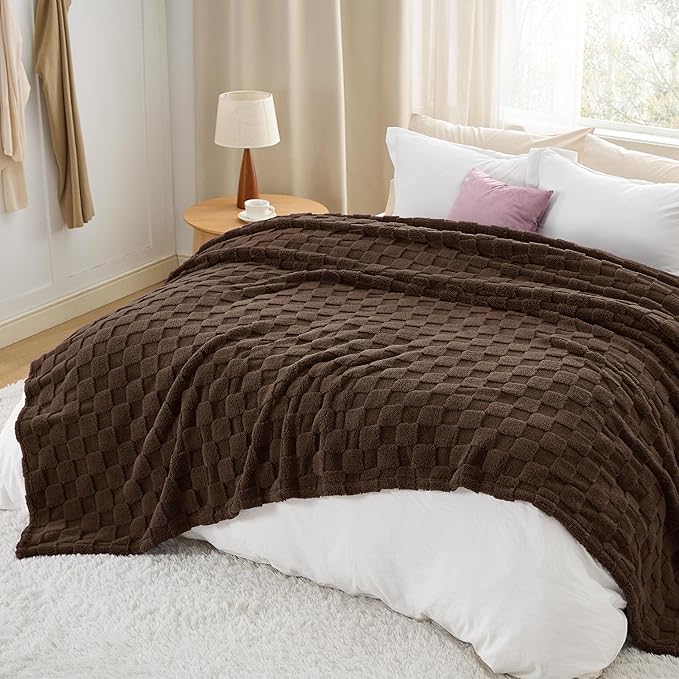 Bedsure Sugar Brown Jewel Fleece Blanket for Couch - Super Soft Cozy Queen Blankets for Women, Cute Small Throws for Girls, 90x90 Inches