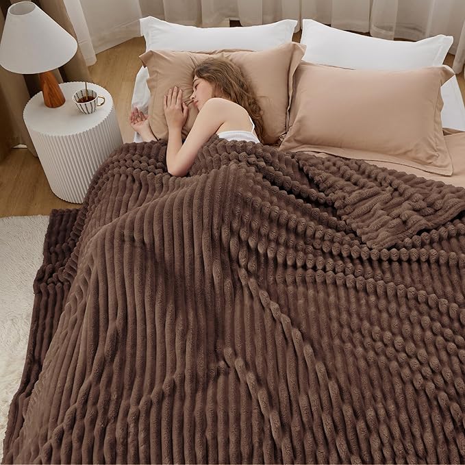 Bedsure Fondue Fudge Full Blanket for Bed - GentleSoft Cozy Soft Blankets for Women, Cute Small Fleece Throws for Girls, Birthday Gifts for Women, Mothers Day Decor Gifts for Mom, 84x90 Inches