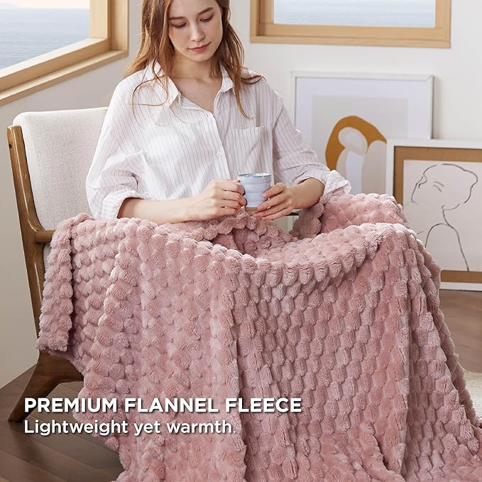 Bedsure Twin Blanket for Bed - Super Soft, Cozy Blankets for Women, Cute Fleece Gifts for Girls, Pink, 60x80 Inches