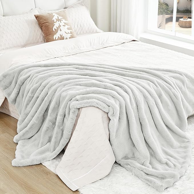 Touchat Luxury Faux Rabbit Fur Throw Blanket for Couch,Super Heavy Warm Cozy Blanket for Sofa Bedroom Living Room,Ultra Soft Fluffy Reversible Plush Blanket for Home Decor Gifts,Grey