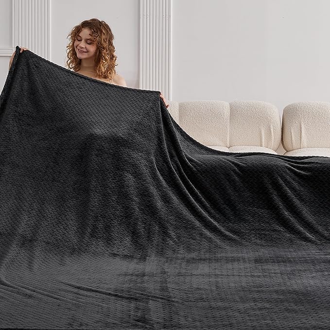 Oversized King Fleece Blanket 120x138 Inches, Seamless Soft Cozy 3D Jacquard Flannel Blanket 10'x11.5' Extra Large for Bed, Sofa, Couch, Travel & Camping, California King Throw, Black Leaf