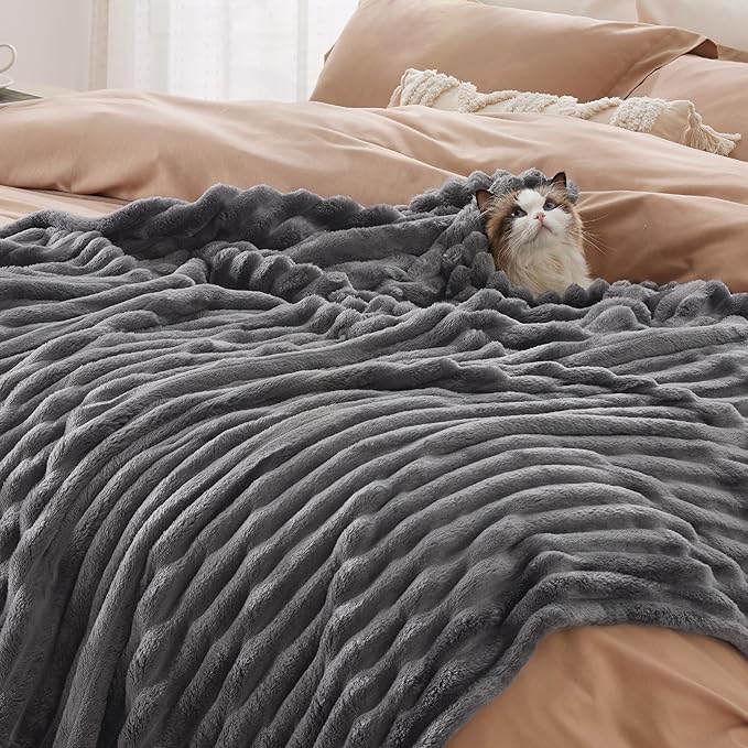 Bedsure Grey Full Blanket for Bed - GentleSoft Cozy Soft Blankets for Women, Cute Large Throws for Girls, 84x90 Inches