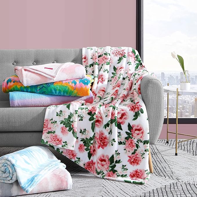 Betsey Johnson - Throw, Ultra-Soft Plush Blanket, Use for Couch, Bed, or Lounges, Dorm Essentials (Dotted Heart Pink, 50" x 70")