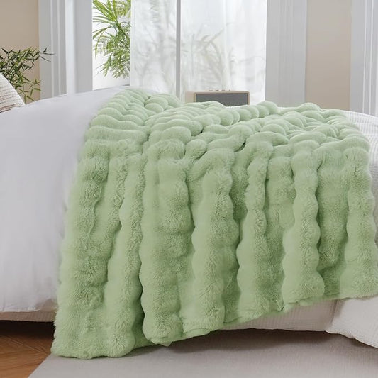 Bedbay Rabbit Faux Fur Bubble Blanket,Sage Green Fux Throw Blanket,Luxury Faux Fur Fluffy Throw Blanket,Super Soft Comfy Bed Sofa Blanket,Warm Thick Fuzzy Plush Throws for Winter-60 x80,Green