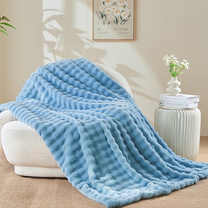 NEWCOSPLAY Faux Fur Twin Blanket Blue Bubble Blanket Thick Warm Soft for Couch Sofa Bed 550GSM (Blue, Twin(60"x80"))