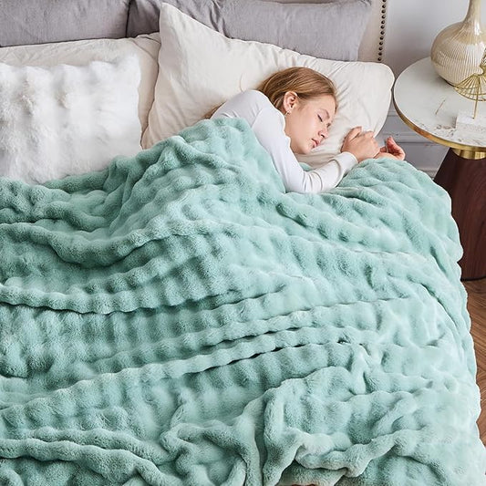 NEWCOSPLAY Faux Fur King Blanket Sage Green Bubble Blanket Thick Warm Soft for Couch Sofa Bed 550GSM (New Sage Green, King(90"x110"))