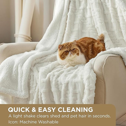 Bedsure Sherpa Fleece Throw Blanket for Couch - Fuzzy Soft Cozy Cable Throw for Women, Thick Warm Blanket for Winter, Cream, 50x60 Inches