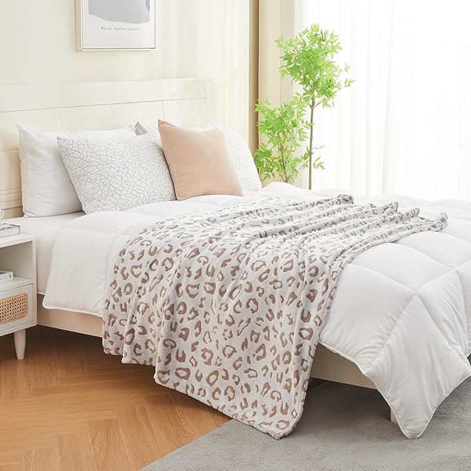 SOCHOW Flannel Fleece Cheetah Print Throw Blanket for Women, Lightweight Super Soft Cozy Plush Blanket, 50 x 60 Inches Brown Leopard
