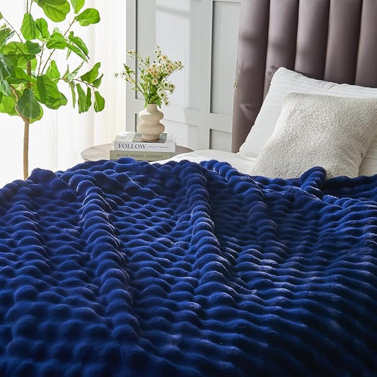 NEWCOSPLAY Faux Fur Twin Blanket Dark Navy Bubble Blanket Thick Warm Soft for Couch Sofa Bed 550GSM (Dark Navy, Twin(60"x80"))