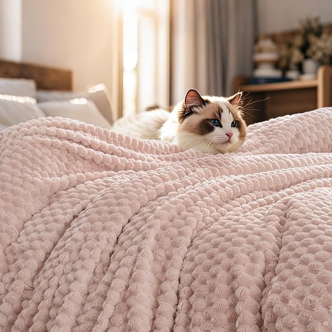 PHF Ultra Soft Flannel Fleece Blanket King Size, Lightweight 3D Jacquard Fleece Blanket, No Shedding, No Pilling, Luxury 340GSM Aesthetic Fluffy Cozy for Bed Room Decor, 108"x90", Rose Smoke