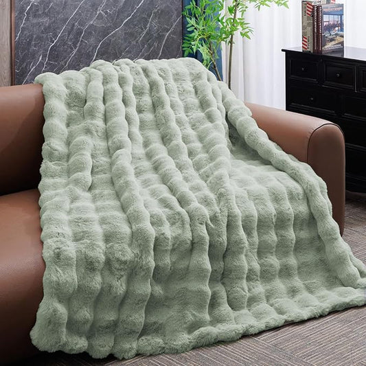 Sage Green Faux Fur Blanket for Couch Fluffy Fuzzy Plush Twin Bed Blankets for Adults Cute Ultra Soft Throw for Gift, 60 * 80 Inches 900GSM