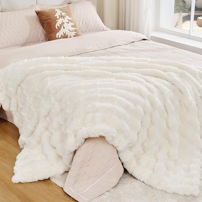 Touchat Luxury Faux Rabbit Fur Throw Blanket Twin Size for Couch,Super Heavy Warm Cozy Blanket for Sofa Bedroom Living Room,Ultra Soft Fluffy Reversible Plush Blanket for Home Decor Gifts,White