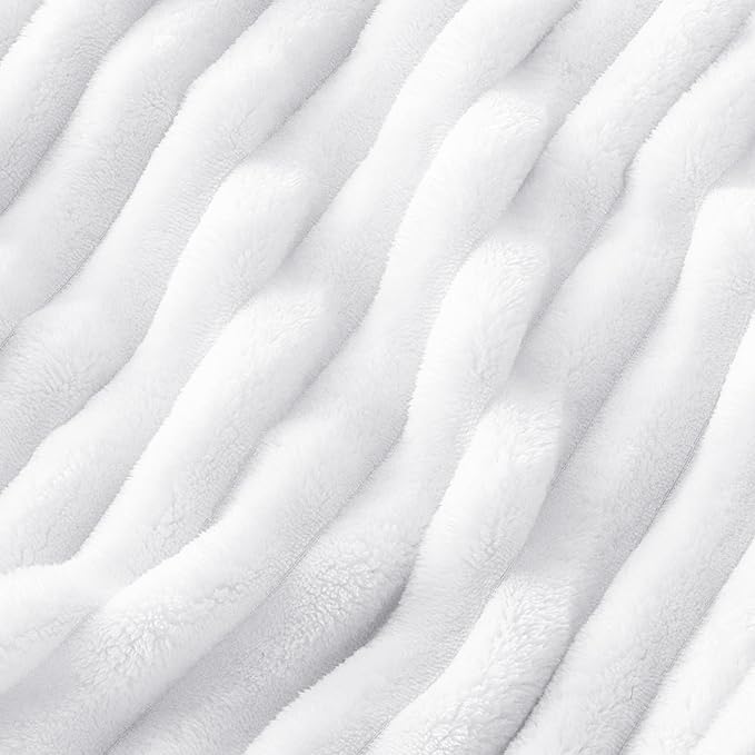 Bedsure White Full Blanket for Bed - GentleSoft Cozy Soft Blankets for Women, Cute Large Throws for Girls, 84x90 Inches