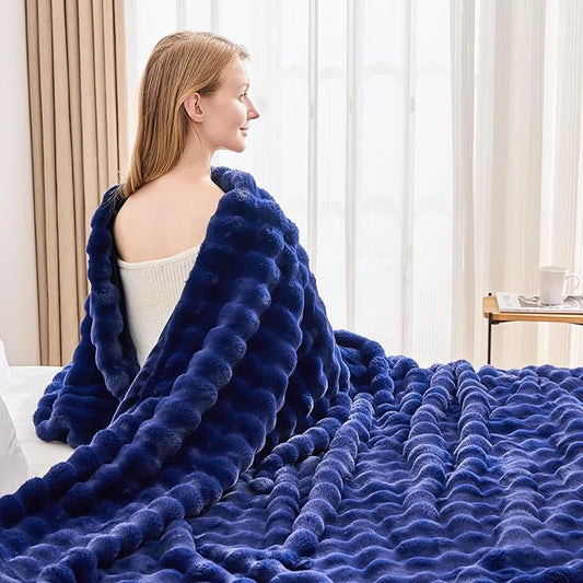 NEWCOSPLAY Faux Fur Twin Blanket Dark Navy Bubble Blanket Thick Warm Soft for Couch Sofa Bed 550GSM (Dark Navy, Twin(60"x80"))