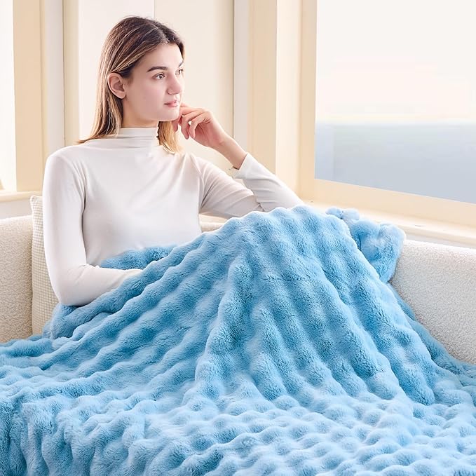 NEWCOSPLAY Faux Fur Twin Blanket Blue Bubble Blanket Thick Warm Soft for Couch Sofa Bed 550GSM (Blue, Twin(60"x80"))