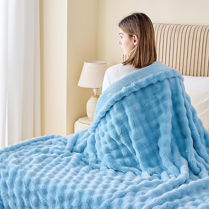 NEWCOSPLAY Faux Fur Twin Blanket Blue Bubble Blanket Thick Warm Soft for Couch Sofa Bed 550GSM (Blue, Twin(60"x80"))