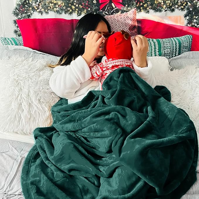 Bedsure Fleece Throw Blanket Forest Green - 300GSM Blankets for Couch, Sofa, Bed, Soft Lightweight Plush Cozy Throws for Toddlers, 50x60 inches