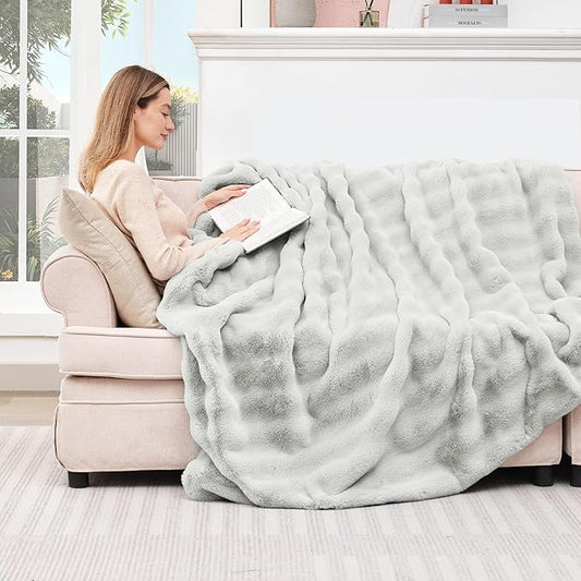 Touchat Luxury Faux Rabbit Fur Throw Blanket Twin Size for Couch,Super Heavy Warm Cozy Blanket for Sofa Bedroom Living Room,Ultra Soft Fluffy Reversible Plush Blanket for Home Decor Gifts,Grey