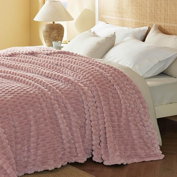 Bedsure Queen Blanket for Bed - Super Soft, Cozy Blankets for Women, Cute Fleece Gifts for Girls, Pink, 90x90 Inches