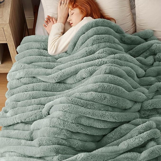 Bedsure Faux Fur Throw Blanket - Soft & Fluffy, Fuzzy, Cozy, Plush Throw Blanket for Couch, Sofa and Bed, Thick and Warm, Decor Gifts for Women, Green, 50x70 inches