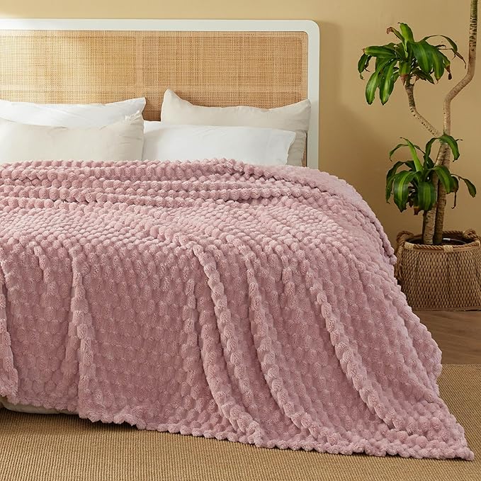 Bedsure Queen Blanket for Bed - Super Soft, Cozy Blankets for Women, Cute Fleece Gifts for Girls, Pink, 90x90 Inches