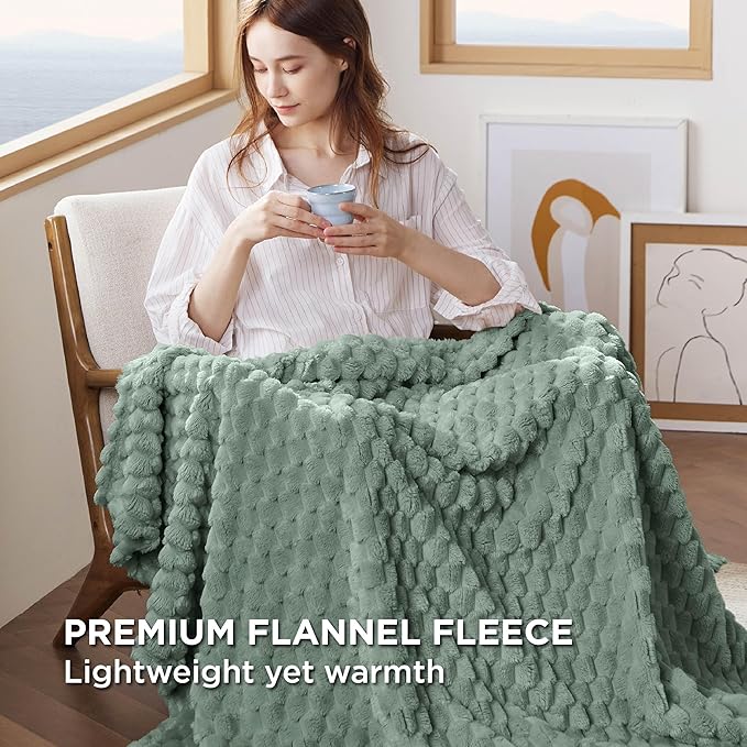 Bedsure Cozy Throw Blanket for Women - Soft Throw Blankets for Couch, Cute Small Fleece Gifts for Girls, Sage Green, 50x60 Inches
