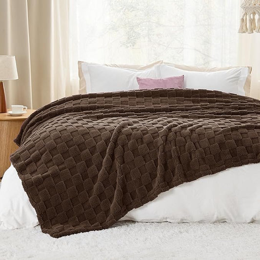 Bedsure Sugar Brown Jewel Fleece Blanket for Couch - Super Soft Cozy Queen Blankets for Women, Cute Small Throws for Girls, 90x90 Inches