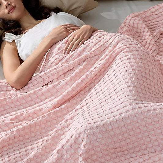 Bedsure Cooling Cotton Waffle Queen Size Blanket - Lightweight Breathable Blanket of Rayon Derived from Bamboo for Hot Sleepers, Luxury Throws for Bed, Couch and Sofa, Pink, 104x90 Inches