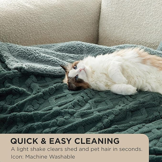 Bedsure Sherpa Fleece Blanket Twin Size for Bed - Fuzzy Soft Cozy Cable Throw for Couch, Thick Warm Blankets for Winter, Dark Green, 60x80 Inches