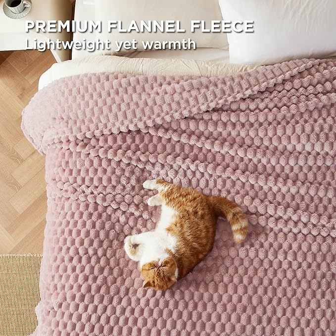 Bedsure Queen Blanket for Bed - Super Soft, Cozy Blankets for Women, Cute Fleece Gifts for Girls, Pink, 90x90 Inches